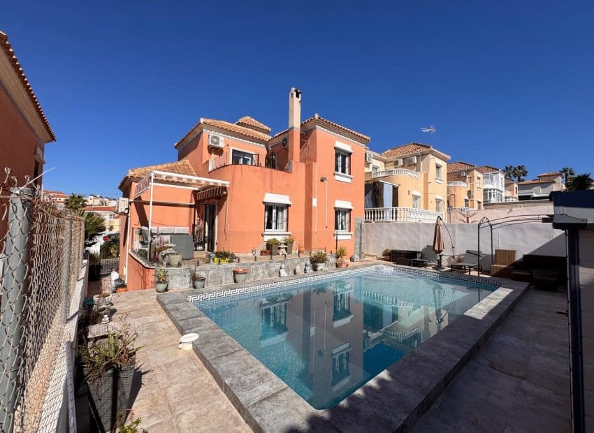 3 soveværelse Villa til salg i Blue Lagoon med swimmingpool - € 329.995 (Ref: 9763890)