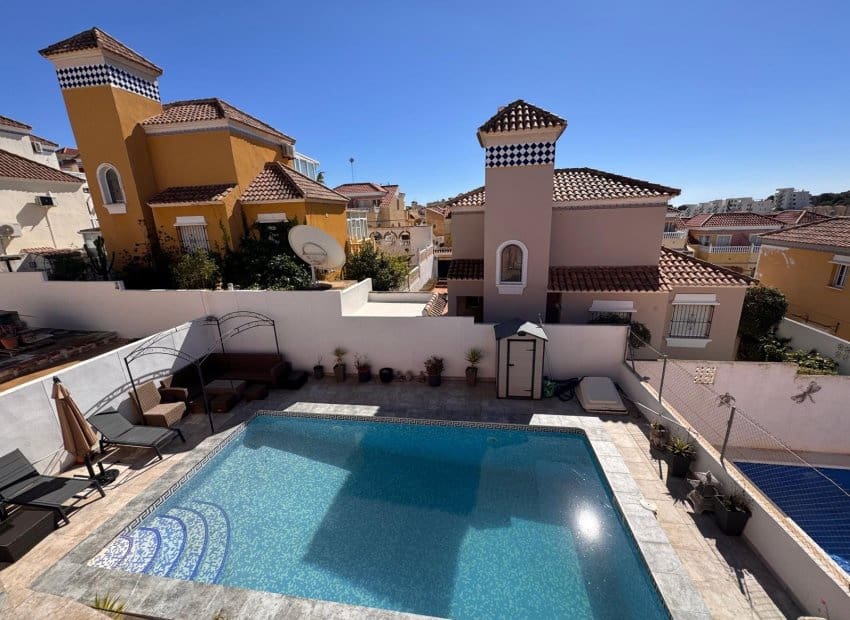 3 soveværelse Villa til salg i Blue Lagoon med swimmingpool - € 329.995 (Ref: 9763890)