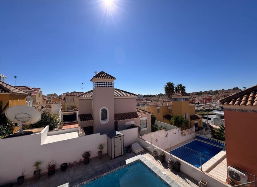 3 soveværelse Villa til salg i Blue Lagoon med swimmingpool - € 329.995 (Ref: 9763890)