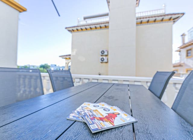 3 soverom Rekkehus til salgs i Playa Flamenca, Orihuela med svømmebasseng - € 224 500 (Ref: 9763892)