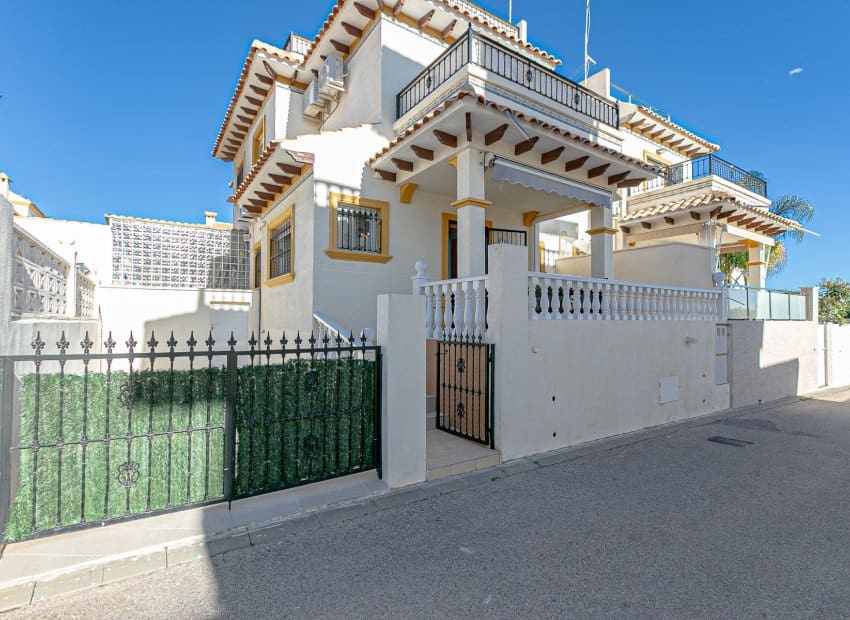 3 soverom Rekkehus til salgs i Playa Flamenca med svømmebasseng - € 224 500 (Ref: 9763892)
