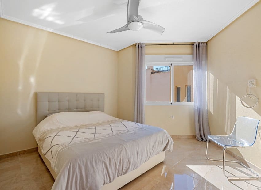 3 soverom Hus til salgs i Orihuela Costa med svømmebasseng garasje - € 265 000 (Ref: 9763893)