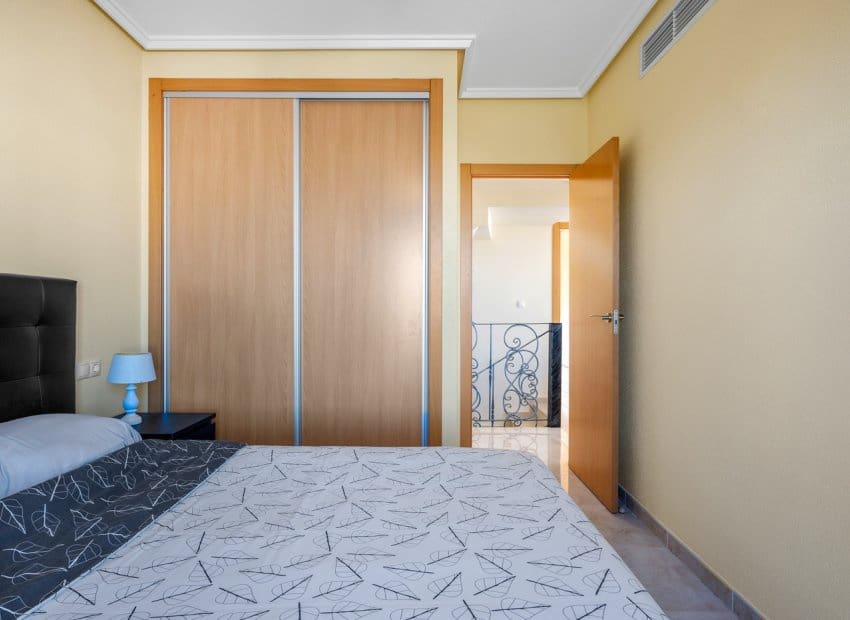 3 soverom Hus til salgs i Orihuela Costa med svømmebasseng garasje - € 265 000 (Ref: 9763893)