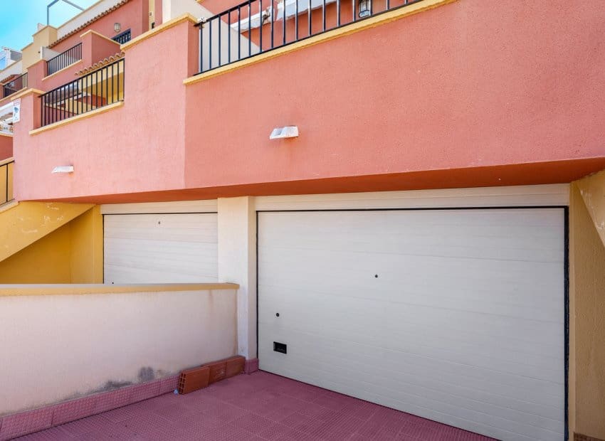 3 soverom Hus til salgs i Orihuela Costa med svømmebasseng garasje - € 265 000 (Ref: 9763893)