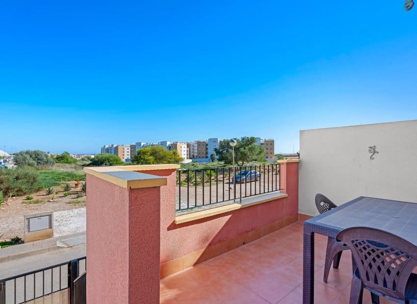 3 soverom Hus til salgs i Orihuela Costa med svømmebasseng garasje - € 265 000 (Ref: 9763893)