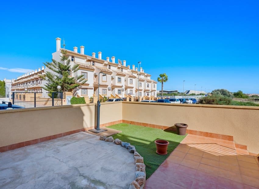 3 soverom Hus til salgs i Orihuela Costa med svømmebasseng garasje - € 265 000 (Ref: 9763893)