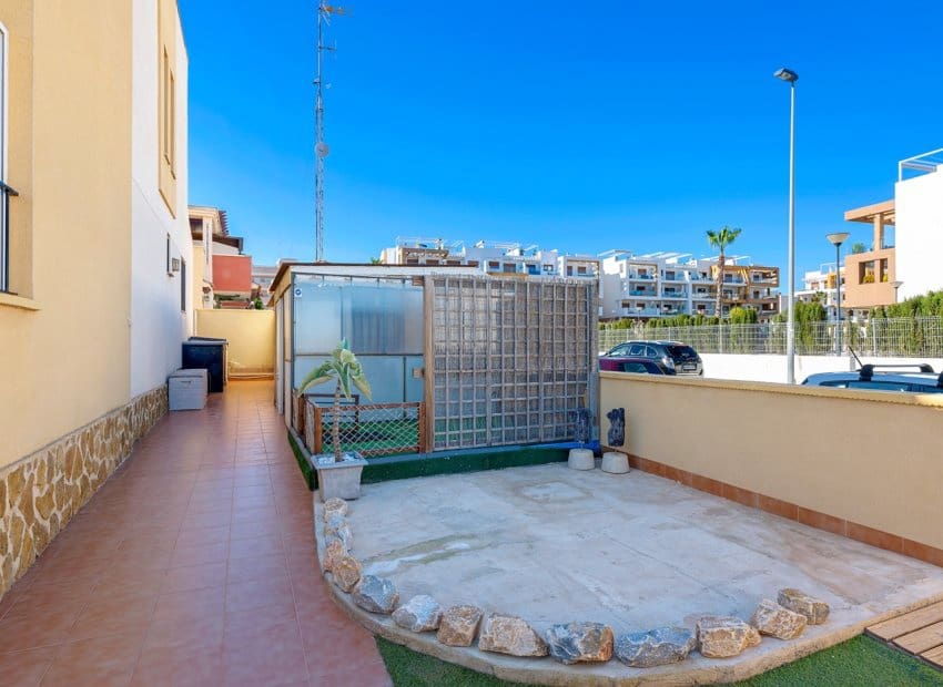 3 soverom Hus til salgs i Orihuela Costa med svømmebasseng garasje - € 265 000 (Ref: 9763893)