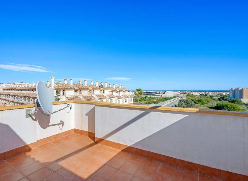 3 soverom Hus til salgs i Orihuela Costa med svømmebasseng garasje - € 265 000 (Ref: 9763893)