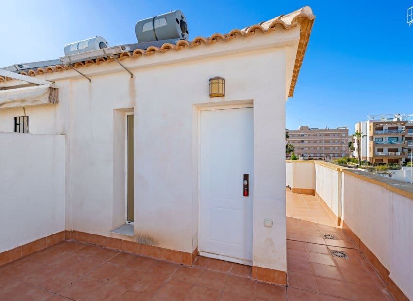 3 soverom Hus til salgs i Orihuela Costa med svømmebasseng garasje - € 265 000 (Ref: 9763893)