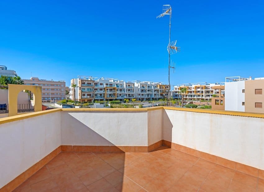 3 soverom Hus til salgs i Orihuela Costa med svømmebasseng garasje - € 265 000 (Ref: 9763893)