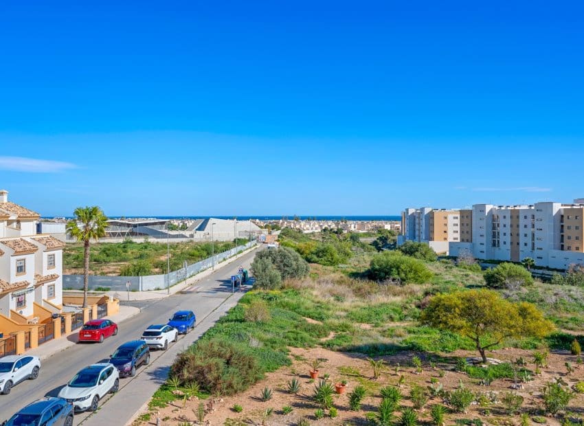 3 soverom Hus til salgs i Orihuela Costa med svømmebasseng garasje - € 265 000 (Ref: 9763893)