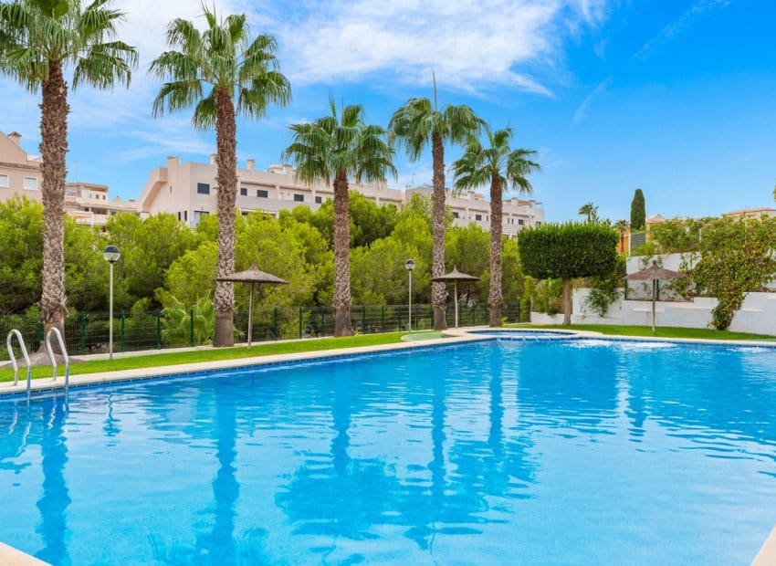 3 soverom Hus til salgs i Orihuela Costa med svømmebasseng garasje - € 265 000 (Ref: 9763893)