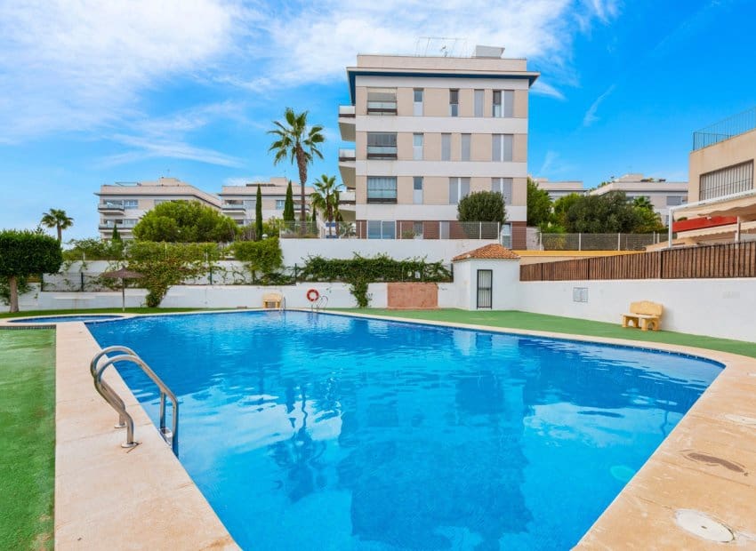 3 soverom Hus til salgs i Orihuela Costa med svømmebasseng garasje - € 265 000 (Ref: 9763893)