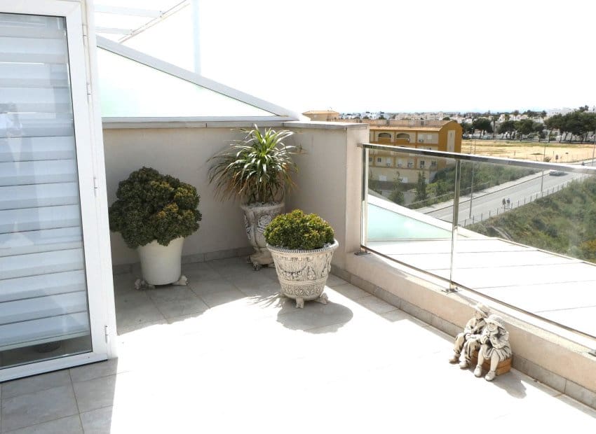 2 slaapkamer Penthouse te koop in Villamartin met zwembad garage - € 359.000 (Ref: 9777079)