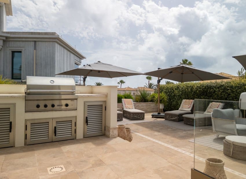 6 bedroom Villa for sale in La Zenia with pool garage - € 2,950,000 (Ref: 9800241)