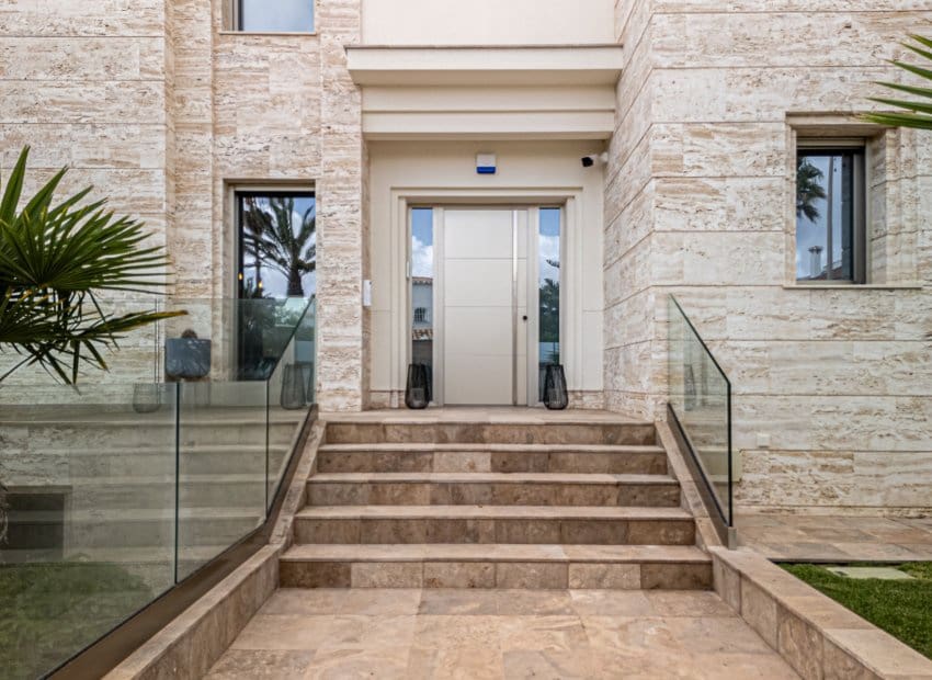 6 bedroom Villa for sale in La Zenia with pool garage - € 2,950,000 (Ref: 9800241)