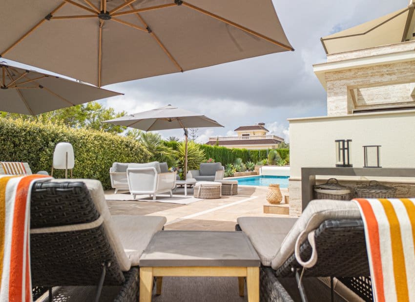 6 bedroom Villa for sale in La Zenia with pool garage - € 2,950,000 (Ref: 9800241)