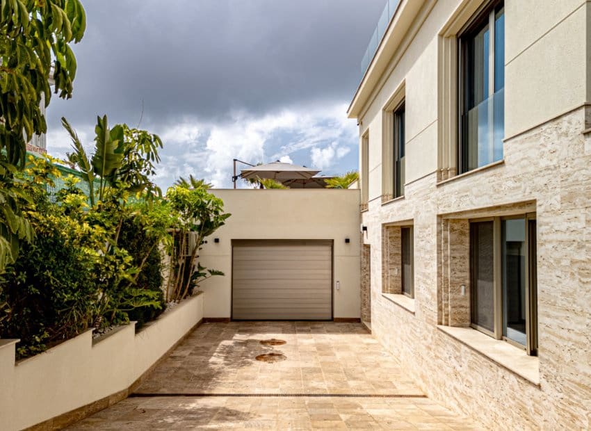 6 bedroom Villa for sale in La Zenia with pool garage - € 2,950,000 (Ref: 9800241)