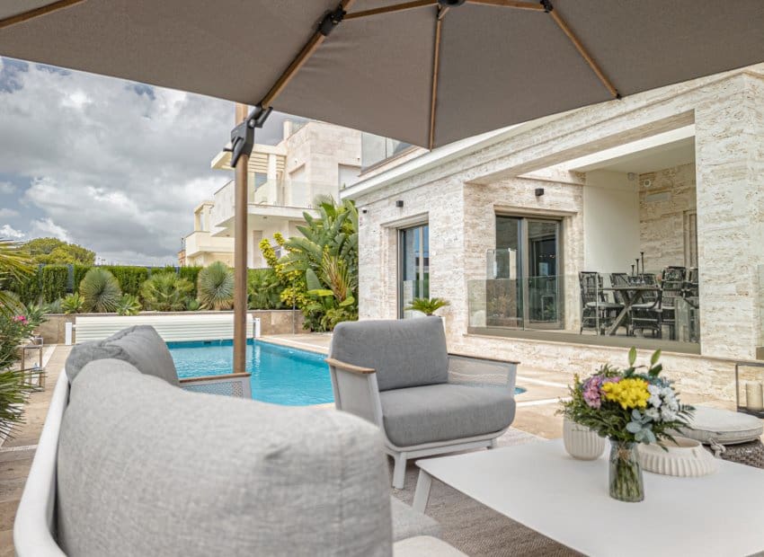 6 bedroom Villa for sale in La Zenia with pool garage - € 2,950,000 (Ref: 9800241)