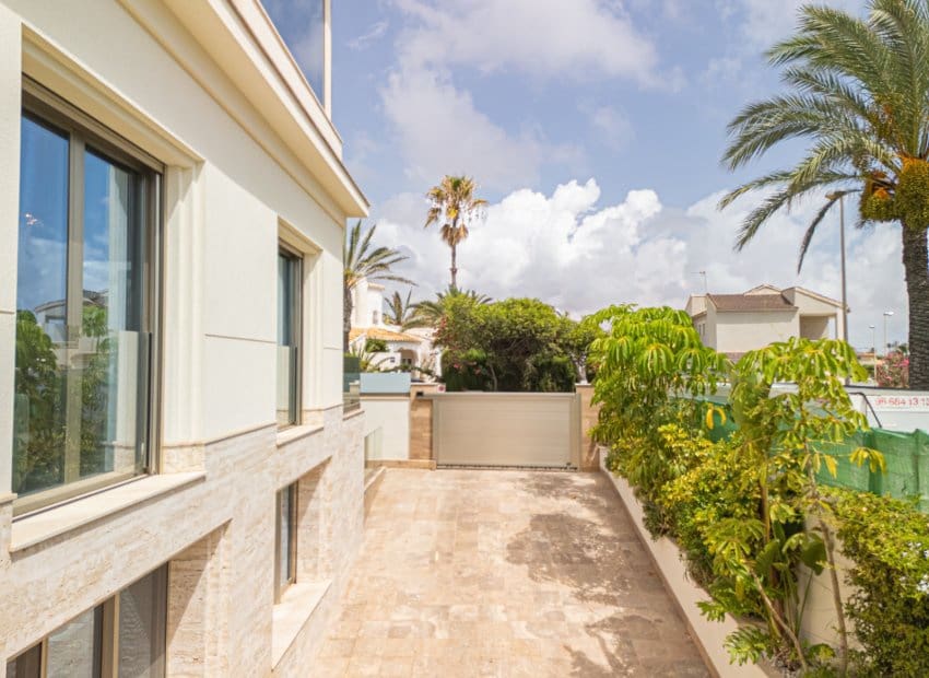 6 bedroom Villa for sale in La Zenia with pool garage - € 2,950,000 (Ref: 9800241)