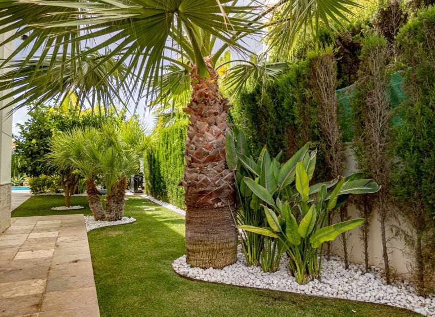 6 bedroom Villa for sale in La Zenia with pool garage - € 2,950,000 (Ref: 9800241)