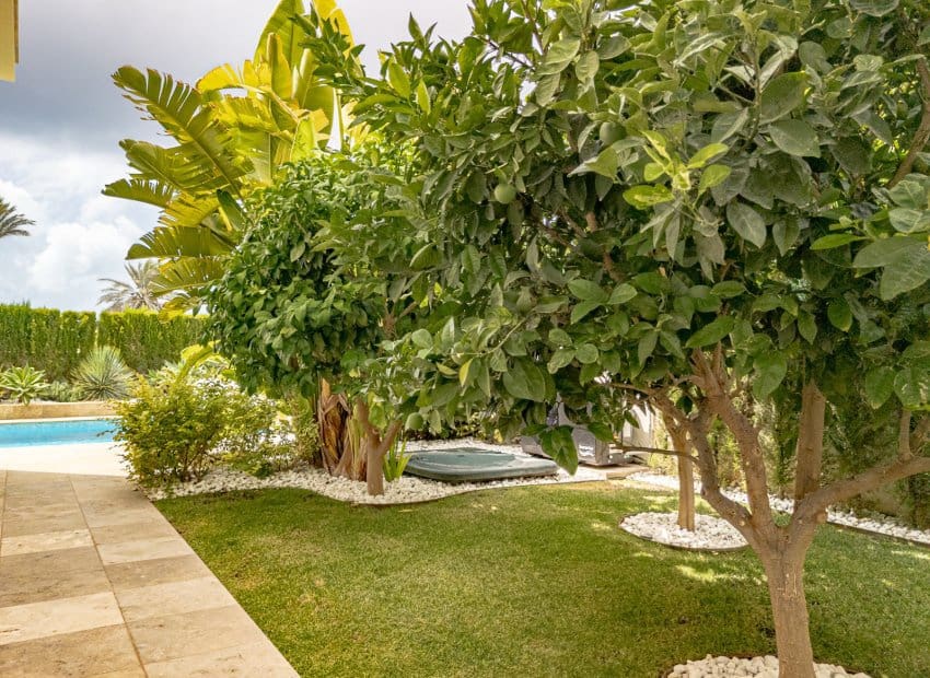 6 bedroom Villa for sale in La Zenia with pool garage - € 2,950,000 (Ref: 9800241)