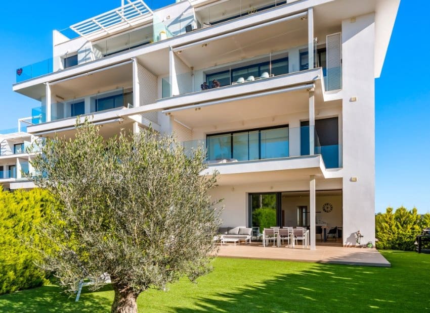 2 quarto Apartamento para venda em Las Colinas Golf com piscina garagem - 460 000 € (Ref: 9800243)