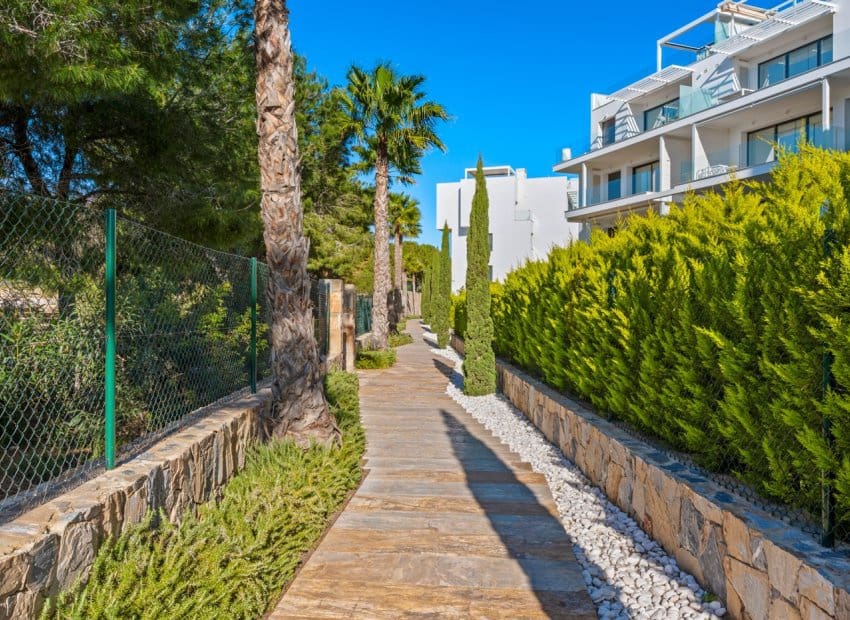 2 quarto Apartamento para venda em Las Colinas Golf com piscina garagem - 460 000 € (Ref: 9800243)
