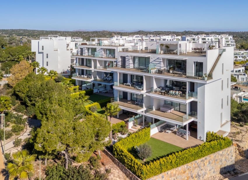 2 quarto Apartamento para venda em Las Colinas Golf com piscina garagem - 460 000 € (Ref: 9800243)