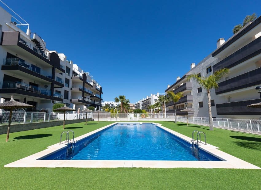 Apartamento de 2 habitaciones en Villamartin en venta con piscina garaje - 289.900 € (Ref: 9800245)
