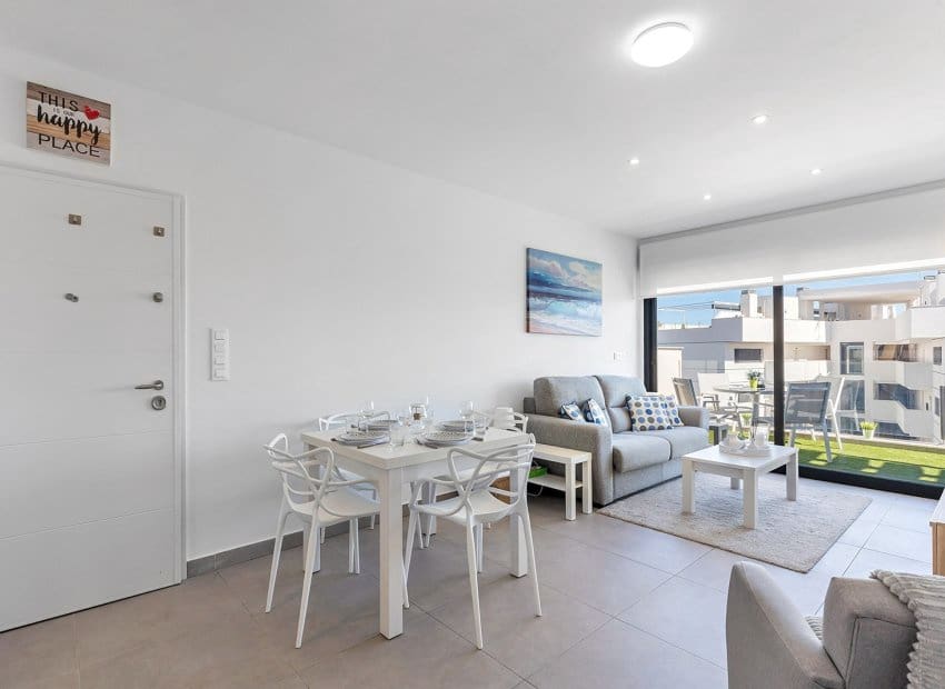 Apartamento de 2 habitaciones en Villamartin en venta con piscina garaje - 289.900 € (Ref: 9800245)