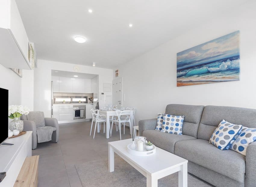 Apartamento de 2 habitaciones en Villamartin en venta con piscina garaje - 289.900 € (Ref: 9800245)