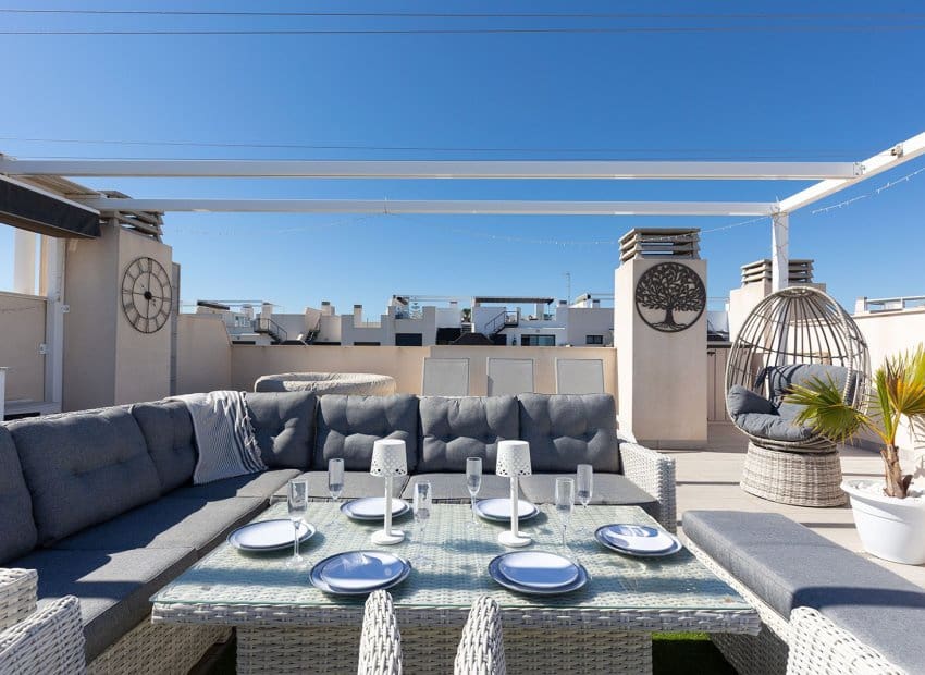 Apartamento de 2 habitaciones en Villamartin en venta con piscina garaje - 289.900 € (Ref: 9800245)