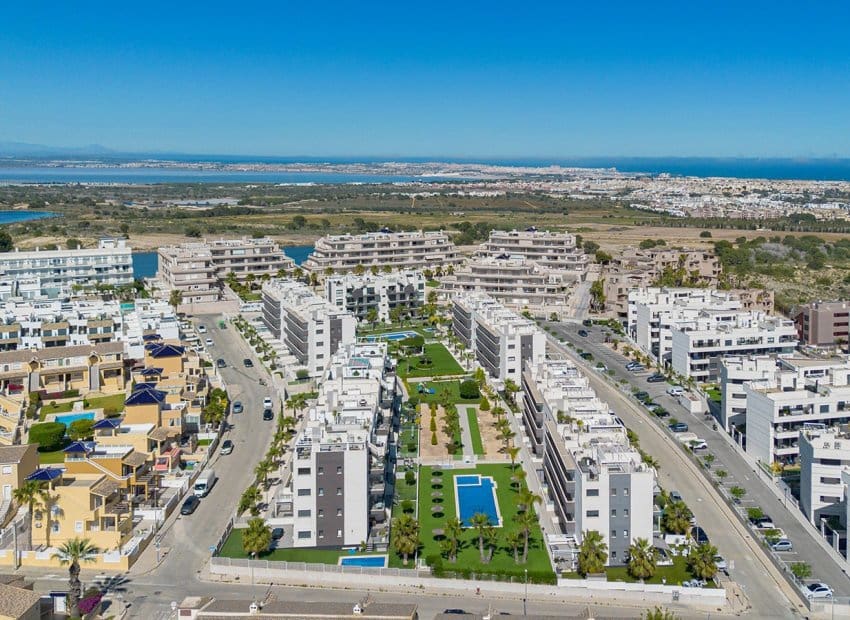 Apartamento de 2 habitaciones en Villamartin en venta con piscina garaje - 289.900 € (Ref: 9800245)