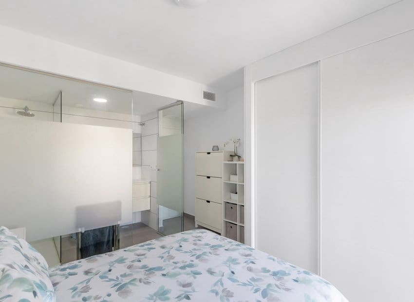 Apartamento de 2 habitaciones en Villamartin en venta con piscina garaje - 289.900 € (Ref: 9800245)