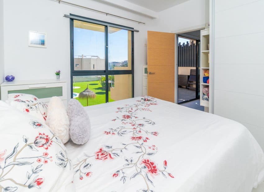 2 soveværelse Lejlighed til salg i La Zenia med swimmingpool - € 249.900 (Ref: 9800248)