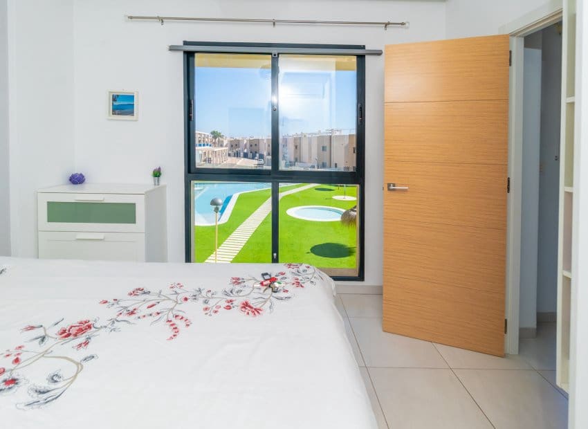 2 soveværelse Lejlighed til salg i La Zenia med swimmingpool - € 249.900 (Ref: 9800248)