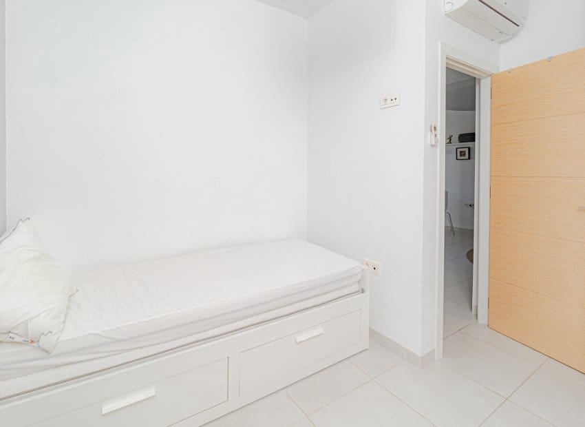 2 soveværelse Lejlighed til salg i La Zenia med swimmingpool - € 249.900 (Ref: 9800248)