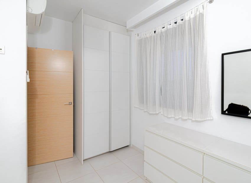 2 soveværelse Lejlighed til salg i La Zenia med swimmingpool - € 249.900 (Ref: 9800248)