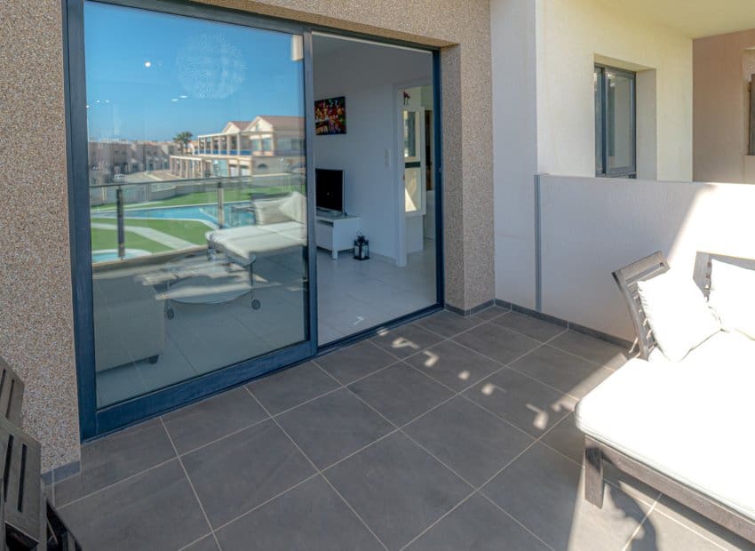 2 soveværelse Lejlighed til salg i La Zenia med swimmingpool - € 249.900 (Ref: 9800248)