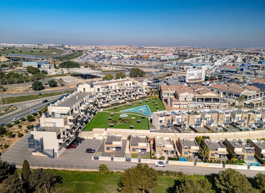 2 soveværelse Lejlighed til salg i La Zenia med swimmingpool - € 249.900 (Ref: 9800248)