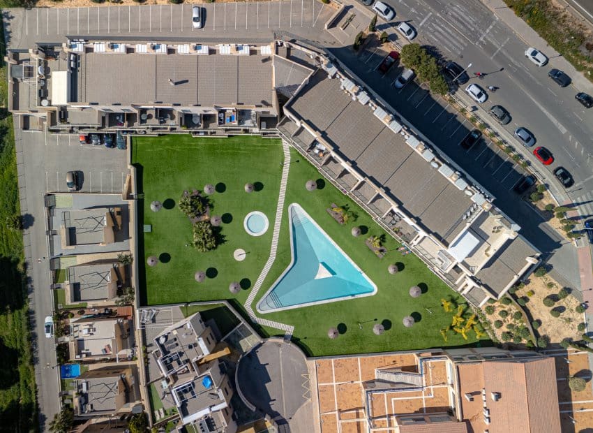 2 soveværelse Lejlighed til salg i La Zenia med swimmingpool - € 249.900 (Ref: 9800248)