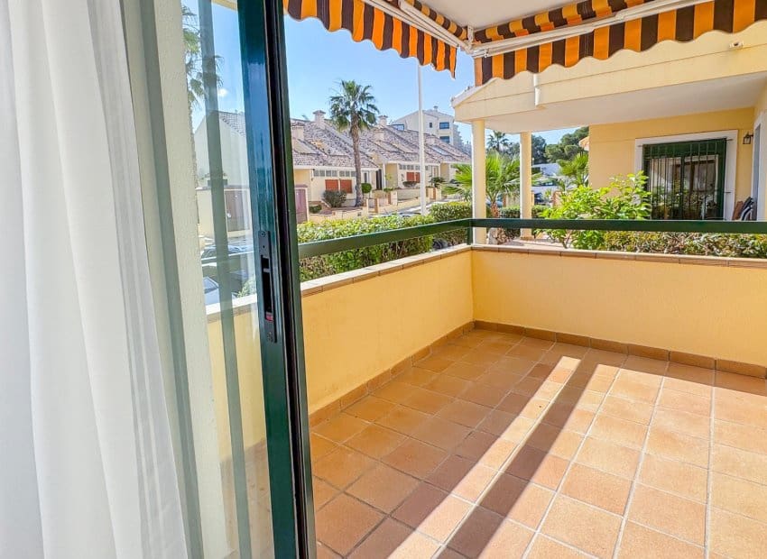 2 soveværelse Lejlighed til salg i Campoamor med swimmingpool - € 249.000 (Ref: 9800250)