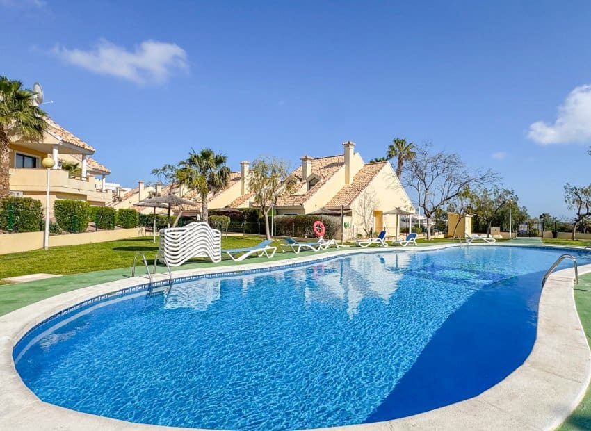 2 soveværelse Lejlighed til salg i Campoamor med swimmingpool - € 249.000 (Ref: 9800250)