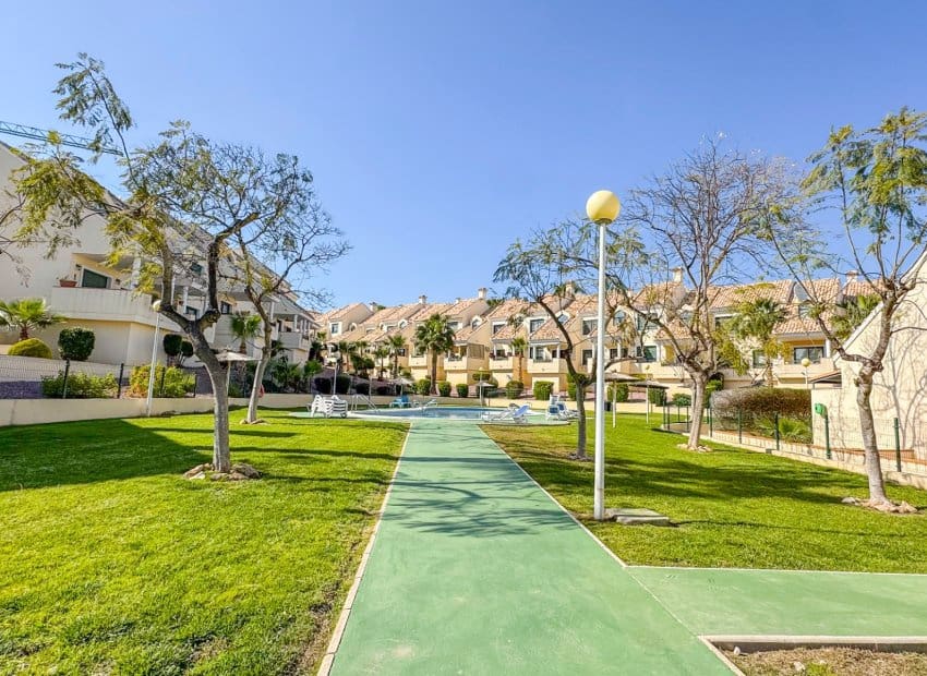 2 soveværelse Lejlighed til salg i Campoamor med swimmingpool - € 249.000 (Ref: 9800250)