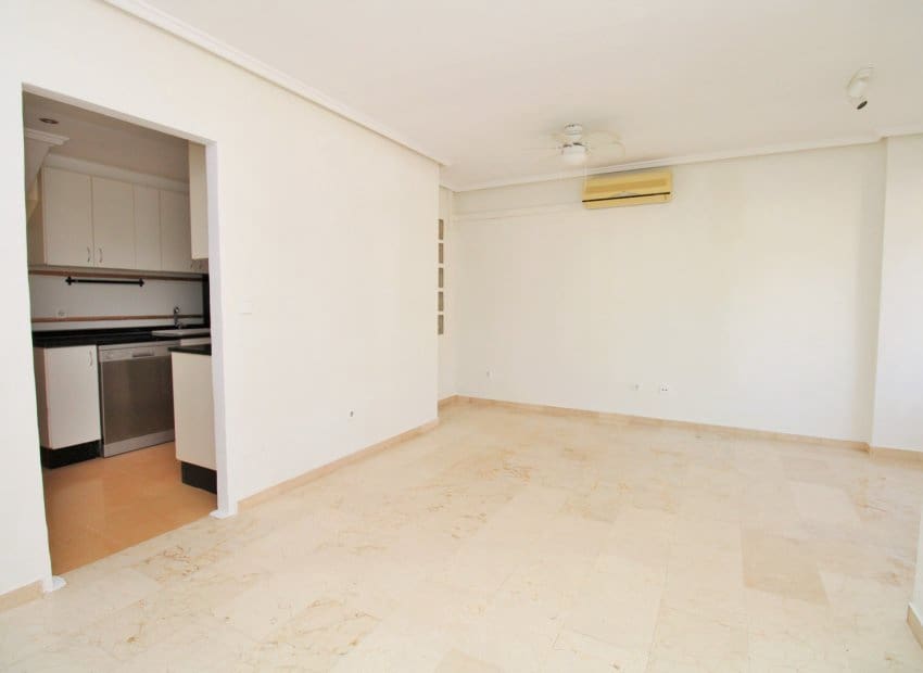 3 slaapkamer Huis te koop in Villamartin met zwembad - € 229.000 (Ref: 9800252)