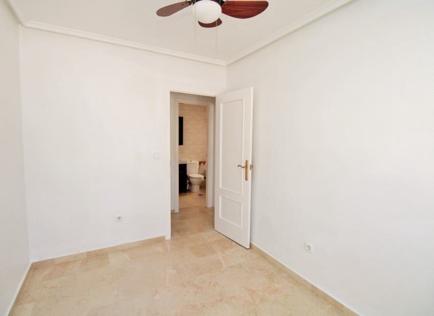 3 slaapkamer Huis te koop in Villamartin met zwembad - € 229.000 (Ref: 9800252)