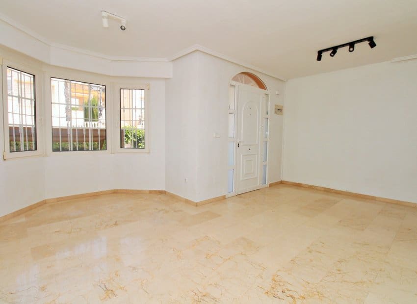 3 slaapkamer Huis te koop in Villamartin met zwembad - € 229.000 (Ref: 9800252)