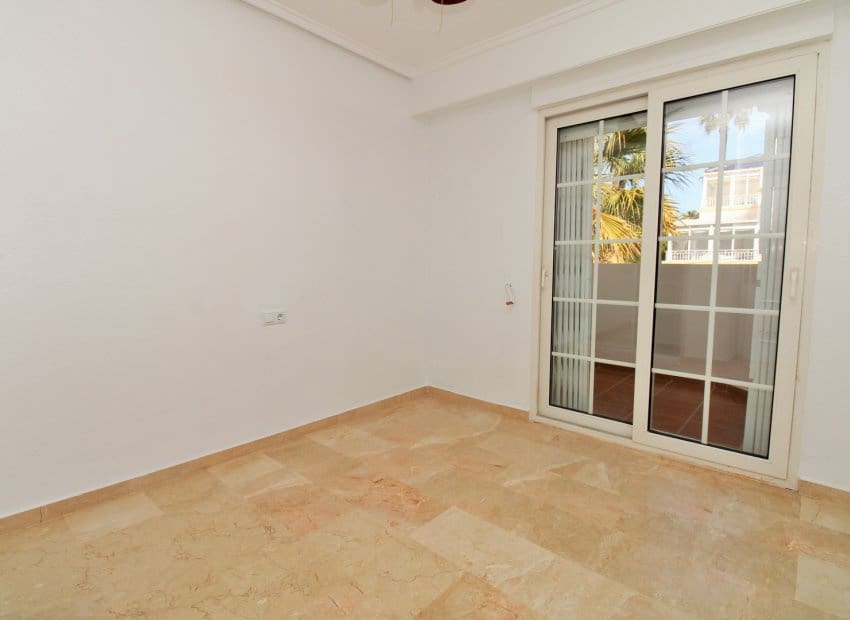 3 slaapkamer Huis te koop in Villamartin met zwembad - € 229.000 (Ref: 9800252)