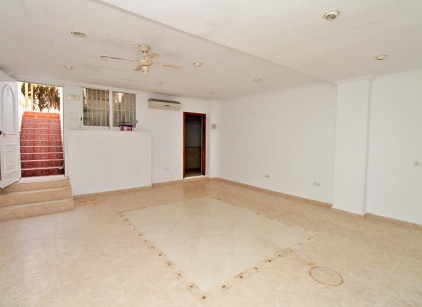 3 slaapkamer Huis te koop in Villamartin met zwembad - € 229.000 (Ref: 9800252)